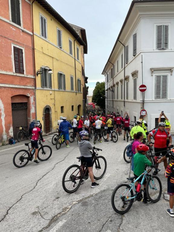 Bhr - Appartamento Dell'Anfiteatro Spoleto Exterior foto